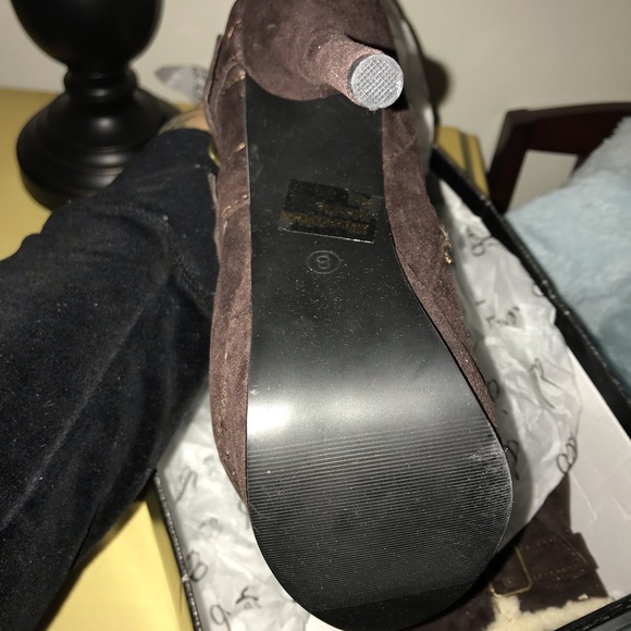 Deb Brown Boots - Picture 3 of 4